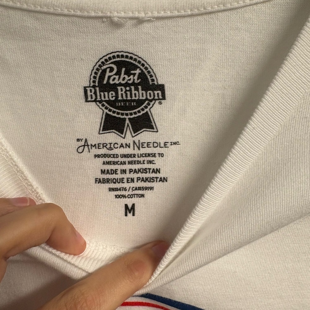 NWOT Pabst Blue Ribbon Beer 100% Cotton Graphic T-Shirt Size Medium - Picture 2 of 2